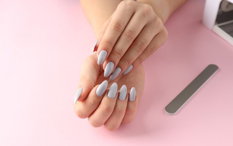 20 تصميم رائع للرسم على الأظافر 2022