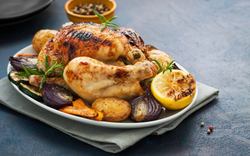 طريقة بسيطة لعمل دجاج محشى فى الفرن