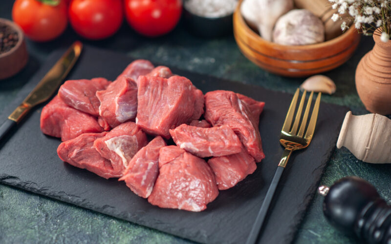 طريقة سلق اللحم بخطوات سهلة وسريعة لتحضير لحم شهى