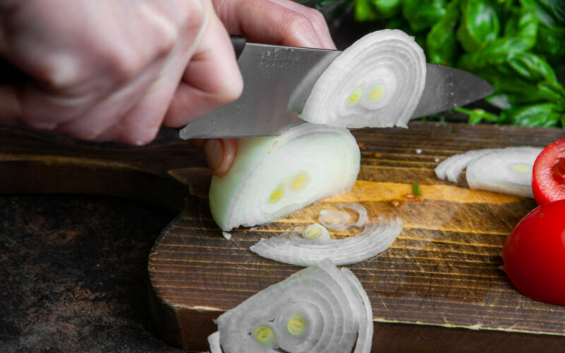 طريقة عمل بصل الكشري المقرمش بخطوات سهلة ومذاق شهي