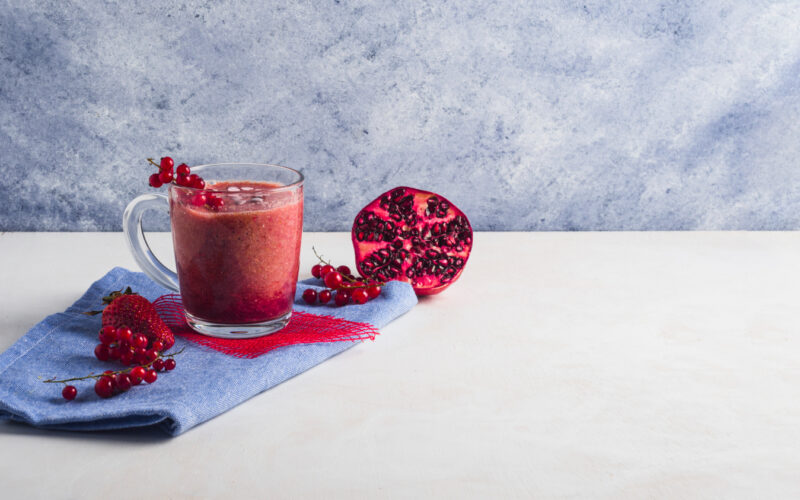 مشروب عصير الرمان باللبن بدون سكر