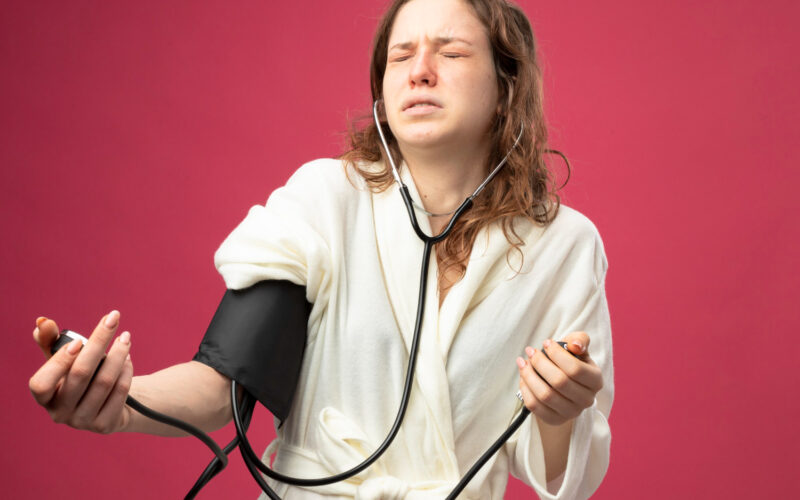 أسباب هبوط الضغط عند النساء ومخاطره