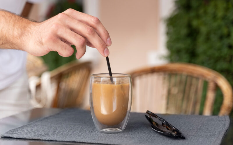 كيفية تحضير مشروب آيس موكا فى المنزل بخطوات سهلة