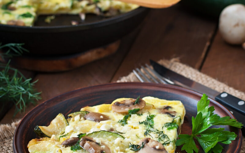 طريقة عمل فريتاتا بالكوسة والمشروم بوصفة سهلة لوجبة صحية ولذيذة