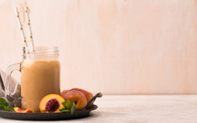 طريقة عمل عصير الخوخ باللبن المنعش والمفيد بخطوات بسيطة