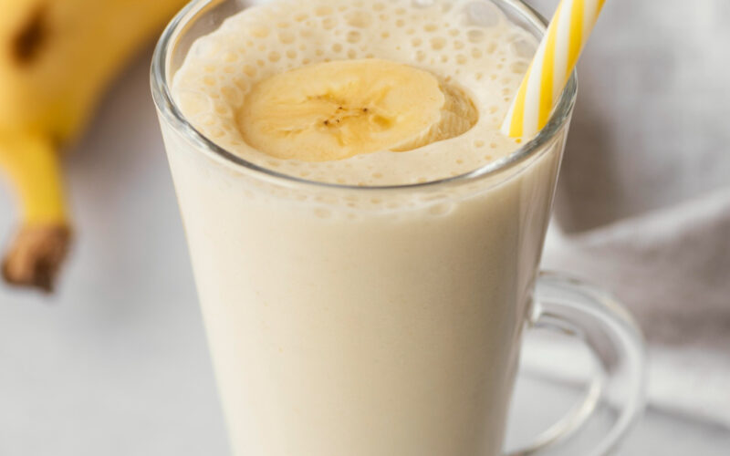 طريقة عمل سموثي الموز بلبن الصويا بوصفة سهلة ولذيذة