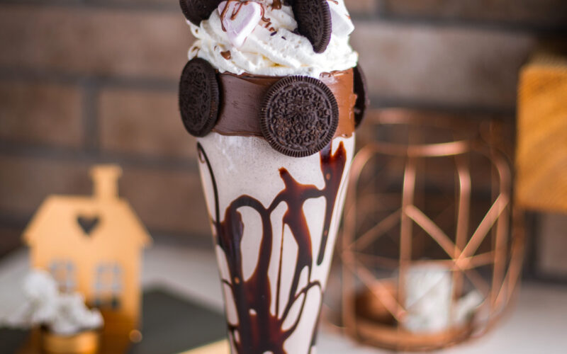 طريقة تحضير مشروب ميلك شيك أوريو المثلج بخطوات بسيطة