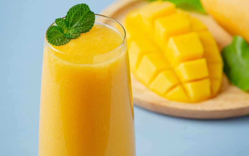 طريقة عمل سموثي المانجو الطبيعى زى المحلات بطريقة سهلة وسريعة