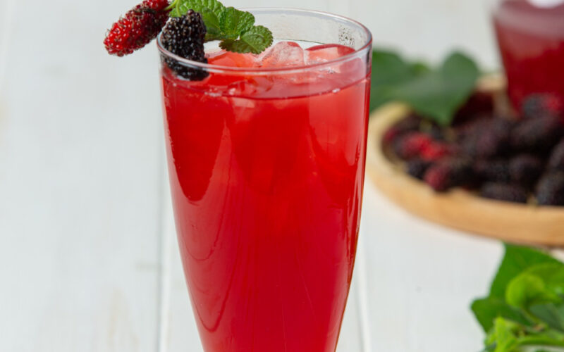 طريقة عمل عصير التوت الطبيعي والمغذي فى المنزل بخطوات بسيطة