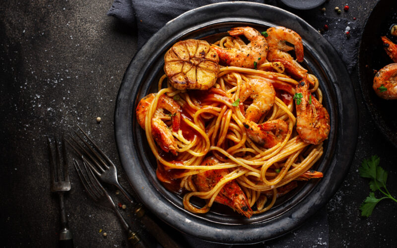 طريقة عمل مكرونة اسباجيتي بالجمبري بخطوات بسيطة