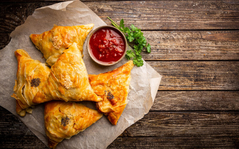 طريقة عمل السمبوسة باللحمة المفرومة بوصفة سهلة وسريعة