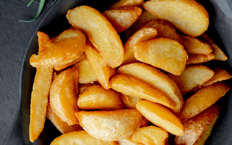 طريقة عمل بطاطس ودجز المقرمشة واللذيذة في المنزل