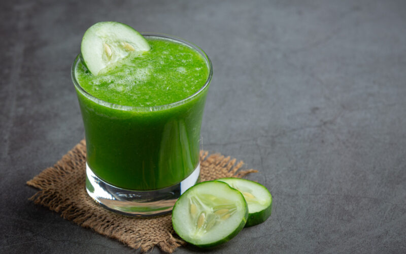 طريقة عمل عصير الخيار الطبيعي في المنزل بطريقة سهلة