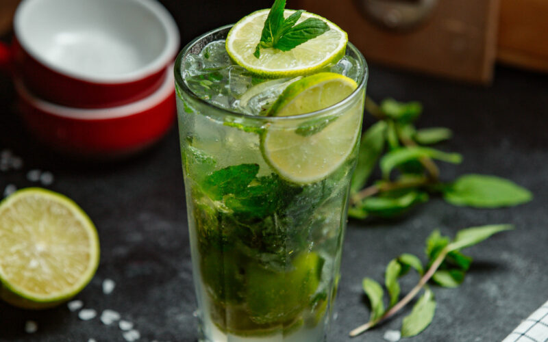 طريقة عمل عصير موهيتو فيرجن فى المنزل بطريقة سهلة