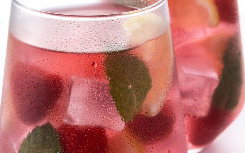 طريقة عمل عصير التوت بالليمون الرائع والمنعش