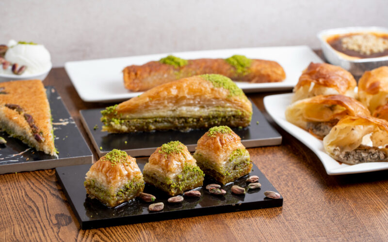 طريقة عمل البقلاوة التركية بالفستق بطريقة سهلة