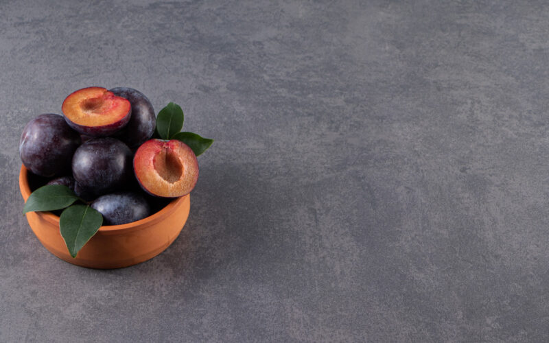 طريقة عمل عصير البرقوق في المنزل بطريقة سهلة