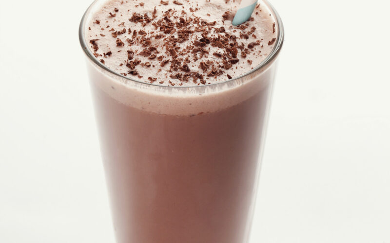 طريقة عمل سموثي الكاكاو اللذيذ بطريقة سهلة