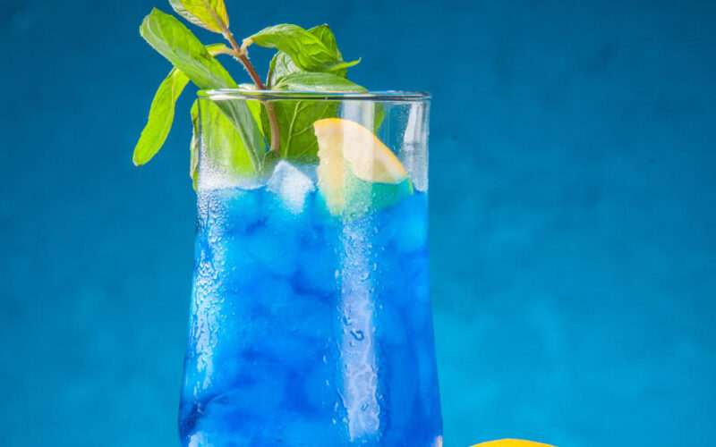 طريقة عمل عصير الليمون بالبلوبيري اللذيذ والمفيد للصحة