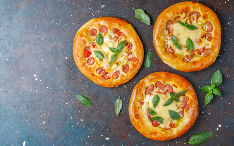 طريقة عمل الميني بيتزا بخطوات سهلة وسريعة