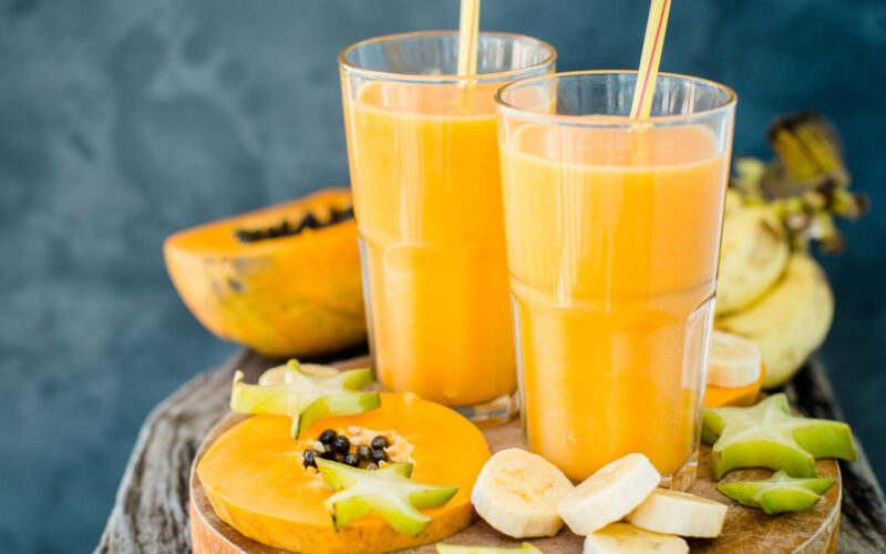 طريقة عمل سموثي البابايا بالموز المنعش والصحي